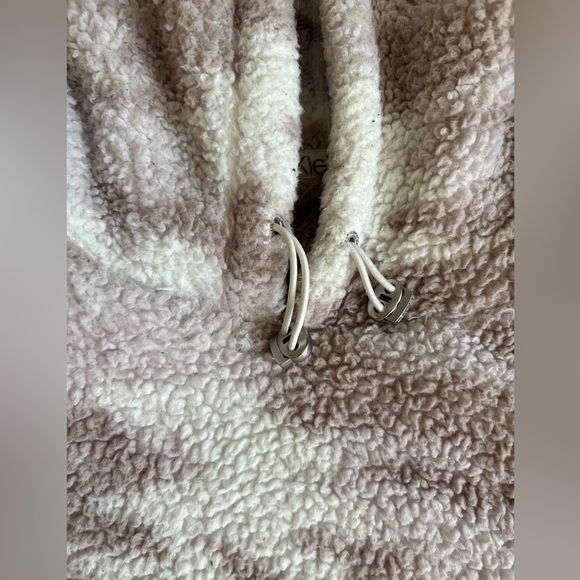 Calvin Klein Performance Long Sleeve Pink Camo Sweatshirt Women's - Picture 3 of 13